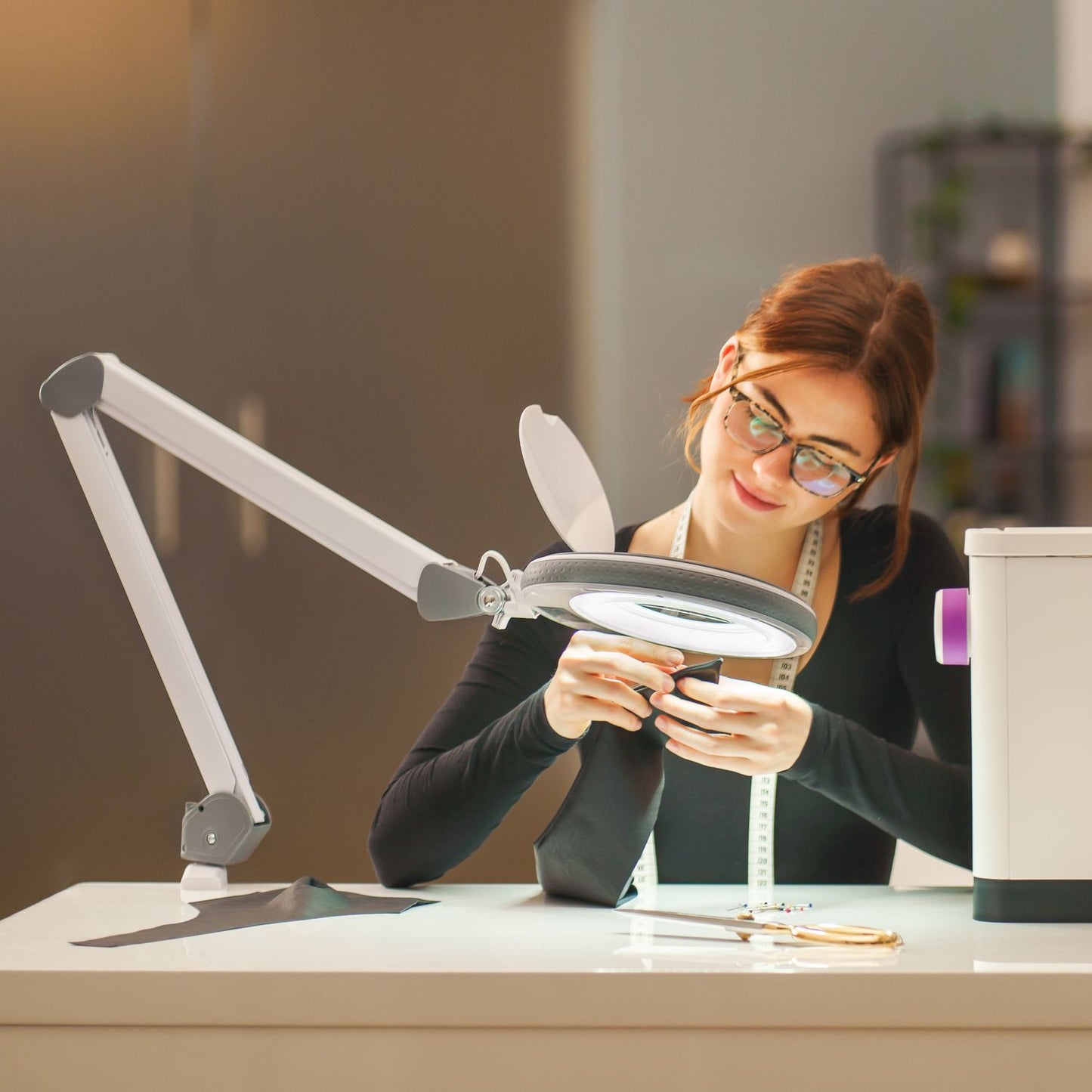 Lumeno LED Lampada d'ingrandimento serie 8213/8215 con luminosità regolabile, grigio