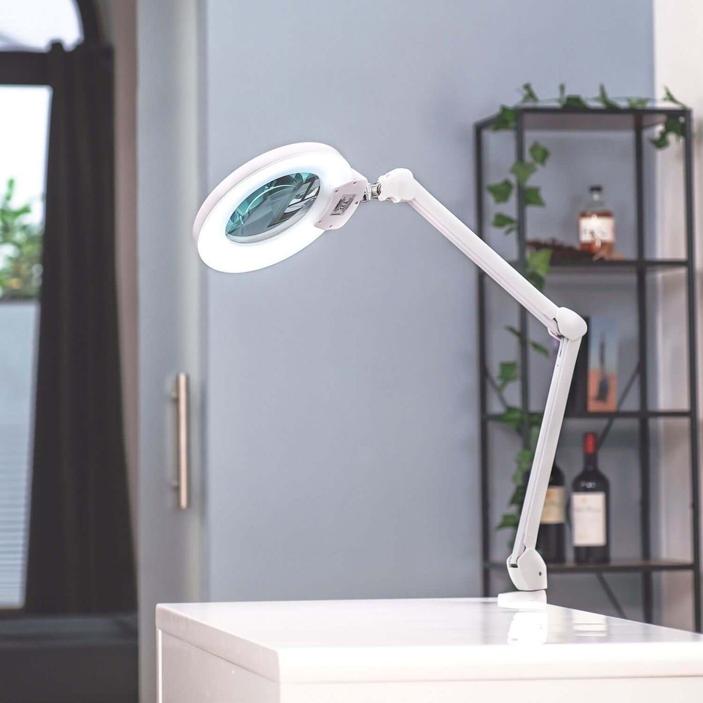 Lumeno 824XPRO Lampada d'ingrandimento a LED dimmerabile con commutazione a segmenti e alloggiamento in metallo