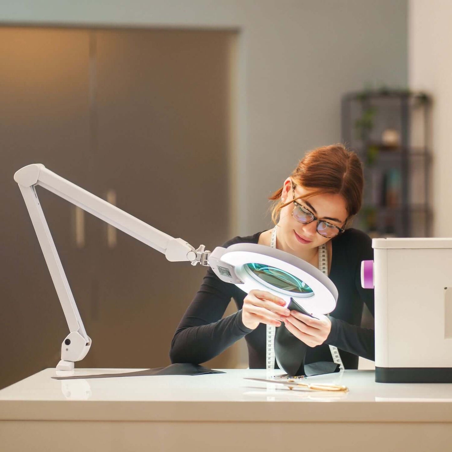 Lumeno 824XPRO Lampada d'ingrandimento a LED dimmerabile con commutazione a segmenti e alloggiamento in metallo